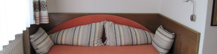 head ferienwohnungen lermoos haus nordtirol couch